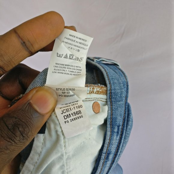 J.CREW WOMEN SLIM BROKEN IN BOYFRIEND JEANS w30 /Medium wash blue/90%cotton - Picture 8 of 9